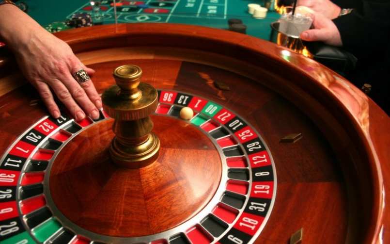 Vòng quay roulette được sử dụng để xác định người chiến thắng